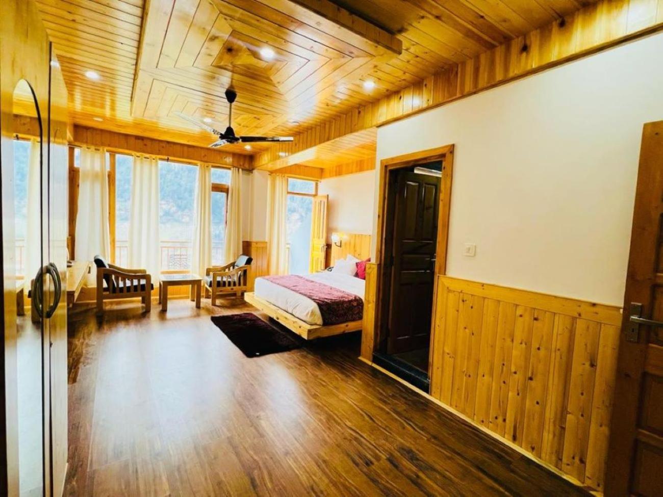 Hotel Sakura Palace Manāli Exteriör bild