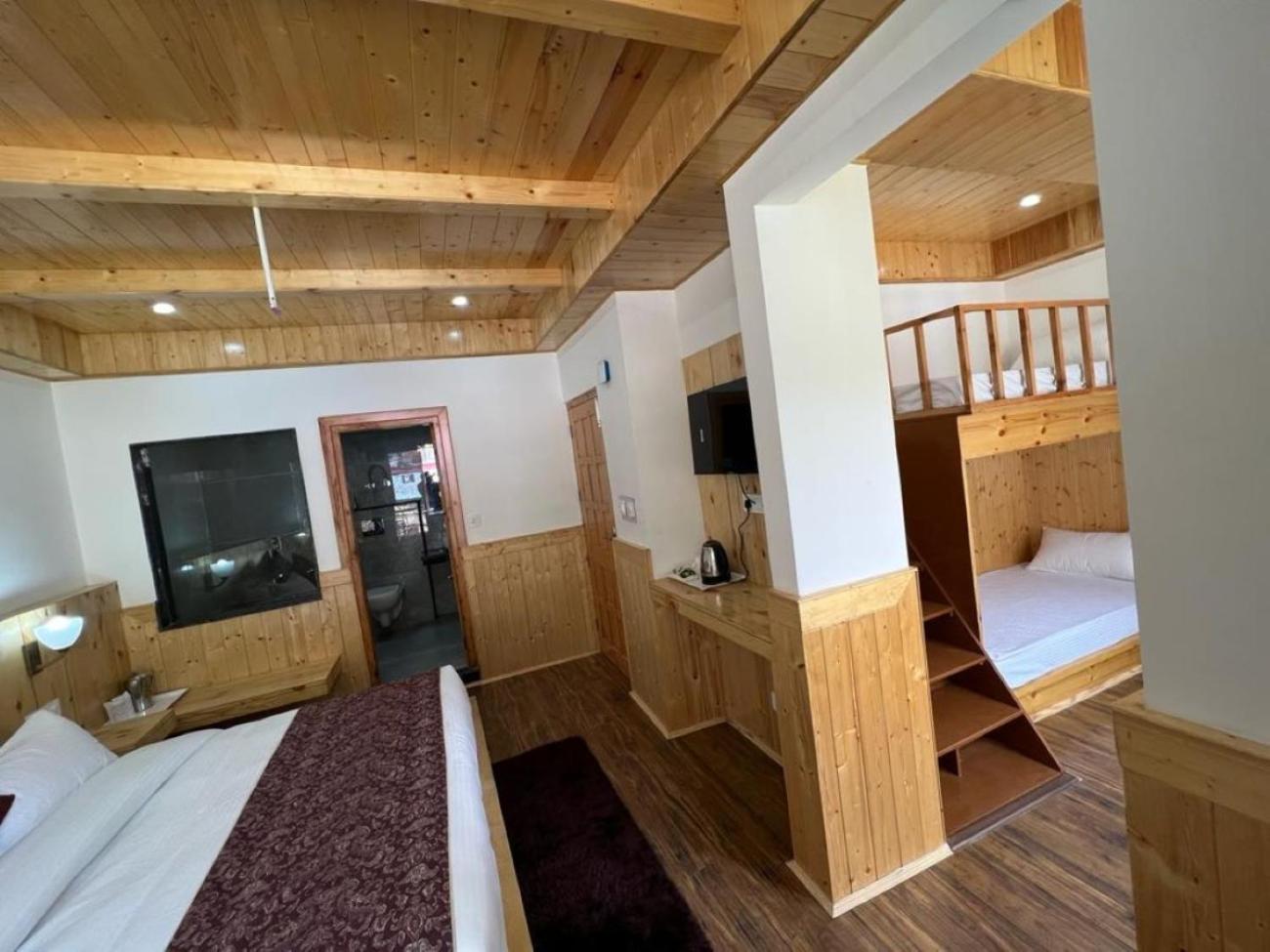 Hotel Sakura Palace Manāli Exteriör bild