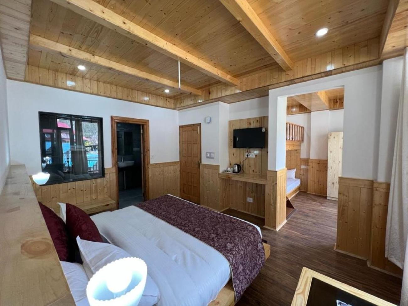 Hotel Sakura Palace Manāli Exteriör bild