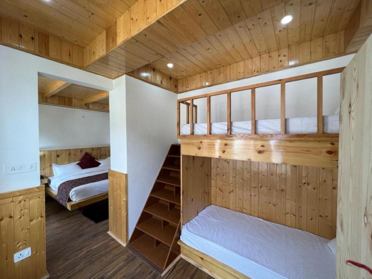 Hotel Sakura Palace Manāli Exteriör bild
